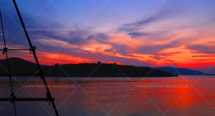 Sunset Moonlight Cruise